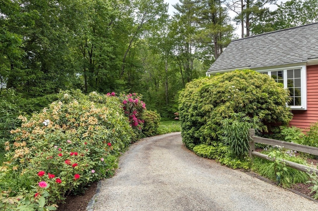 12 Queen Anne Ln, Hingham MA 02043-3904 exterior