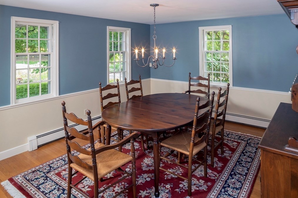 12 Queen Anne Ln, Hingham MA 02043-3904 exterior