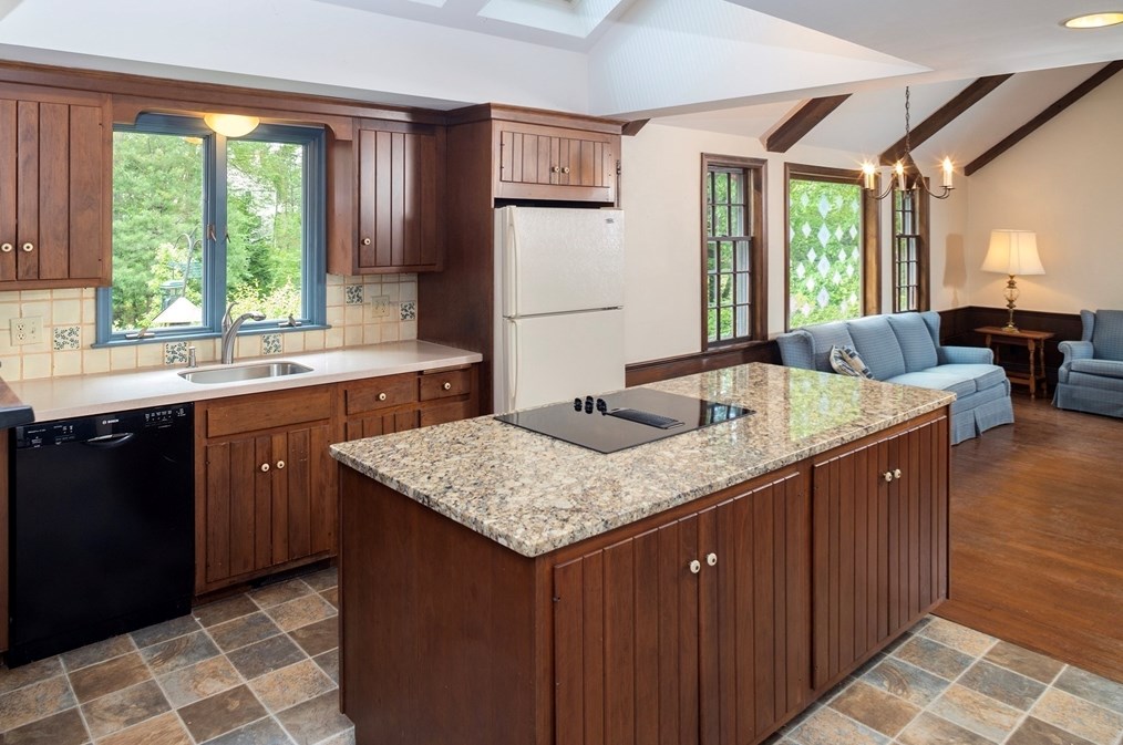 12 Queen Anne Ln, Hingham MA 02043-3904 exterior