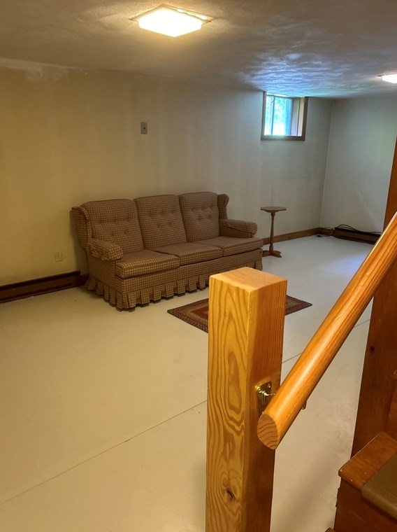 12 Queen Anne Ln, Hingham MA 02043-3904 exterior