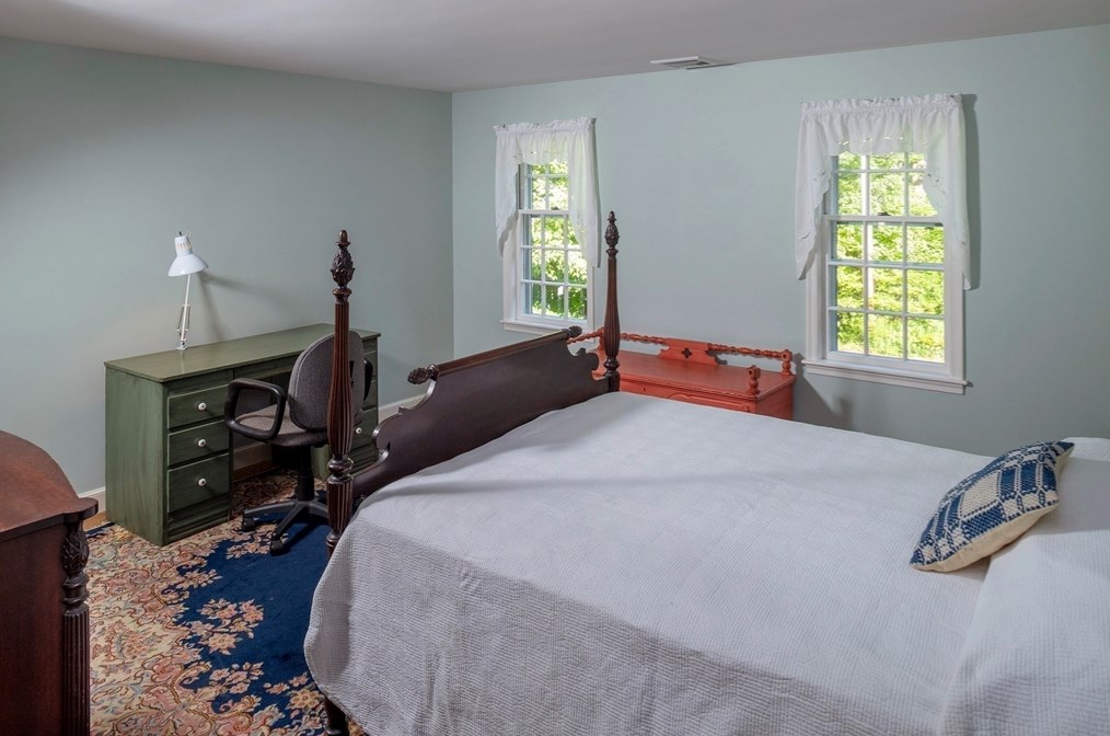 12 Queen Anne Ln, Hingham MA 02043-3904 exterior