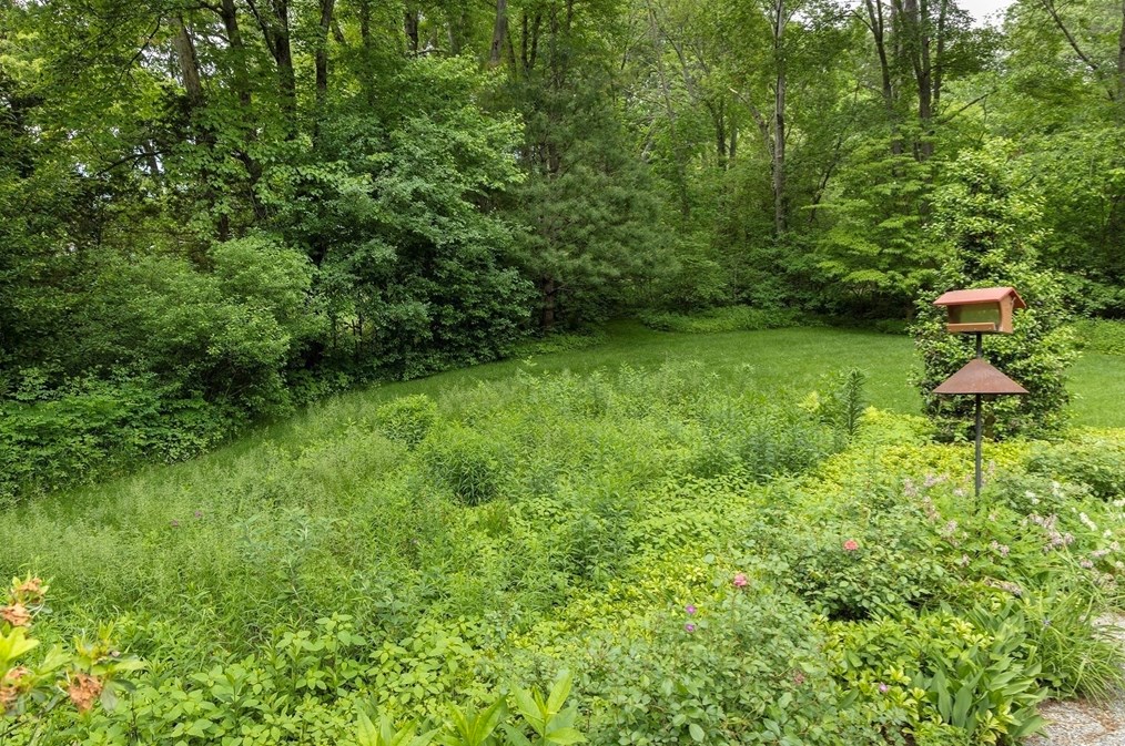 12 Queen Anne Ln, Hingham MA 02043-3904 exterior