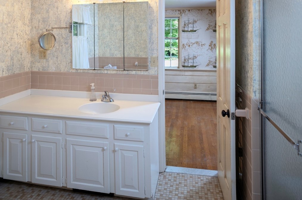 12 Queen Anne Ln, Hingham MA 02043-3904 exterior