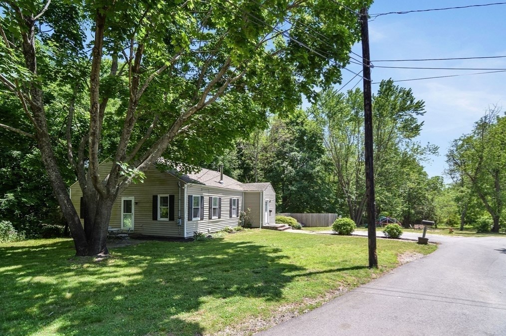 26 Fuller St, Seekonk MA 02771-6006 exterior