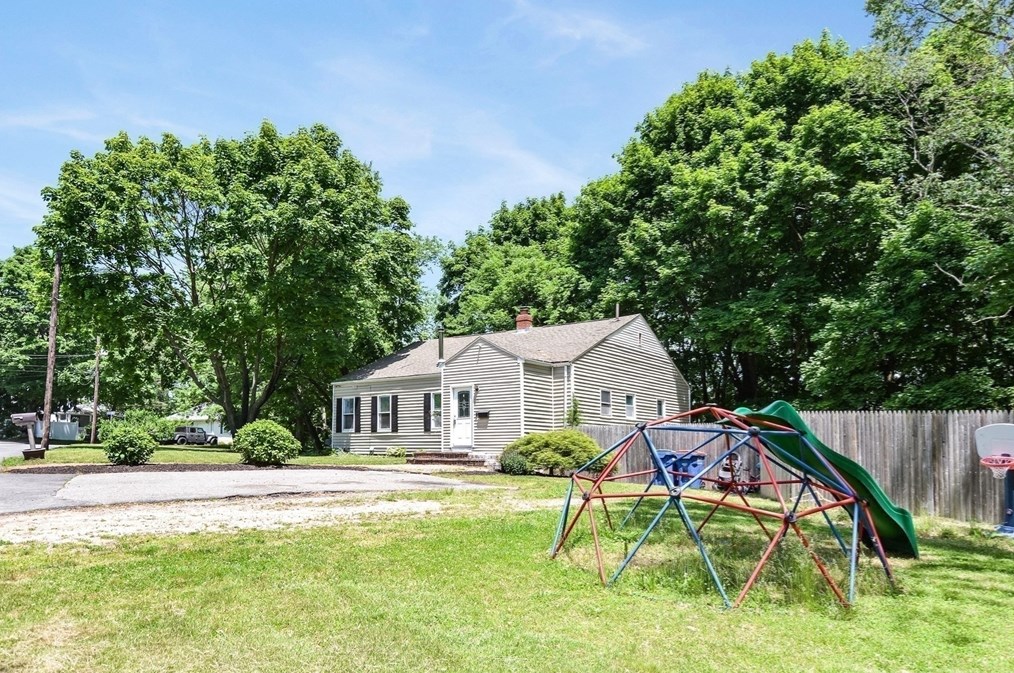 26 Fuller St, Seekonk MA 02771-6006 exterior