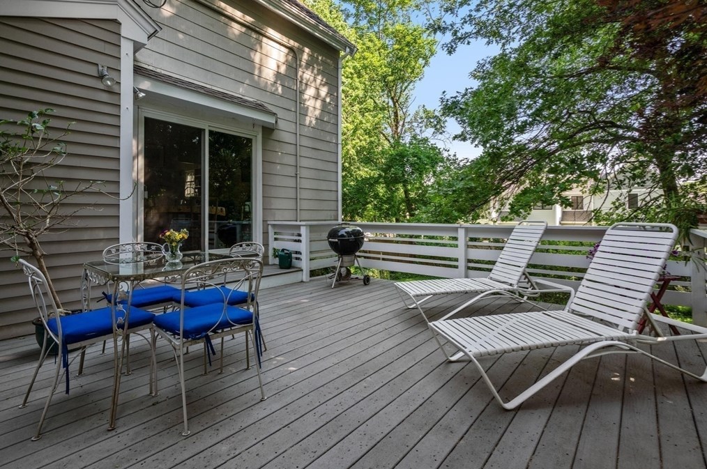 14 Parker Ave, Newton MA 02461-1815 exterior