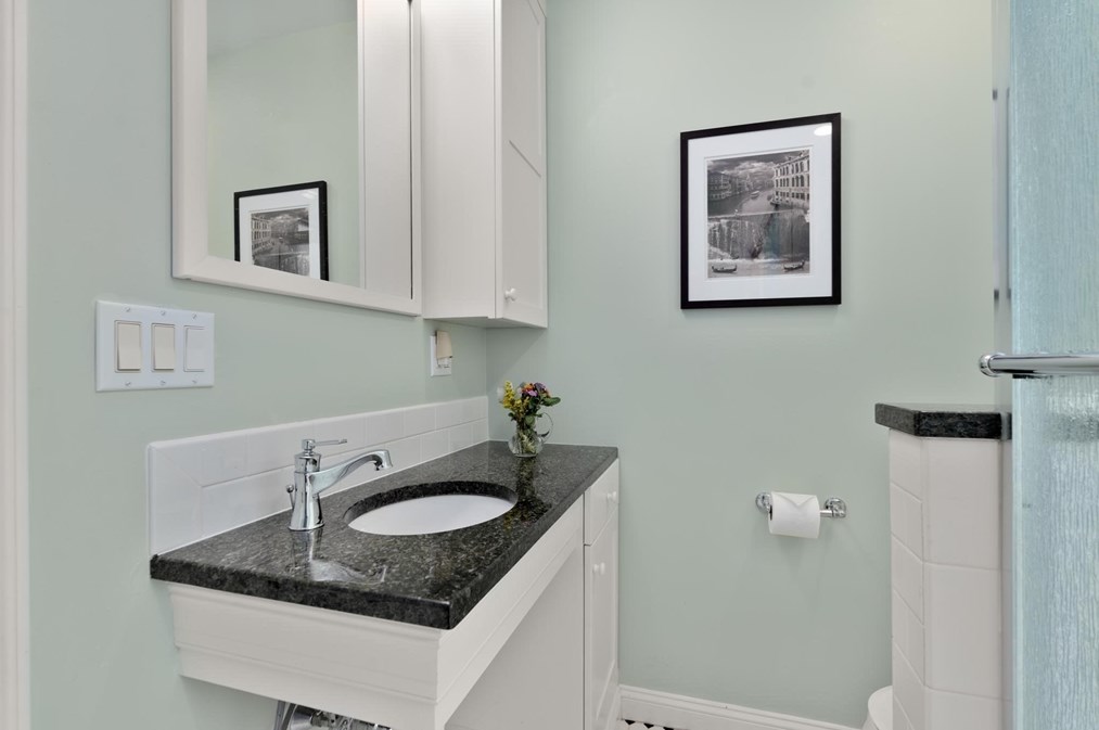 14 Parker Ave, Newton MA 02461-1815 exterior