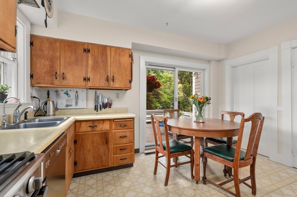 14 Parker Ave, Newton MA 02461-1815 exterior