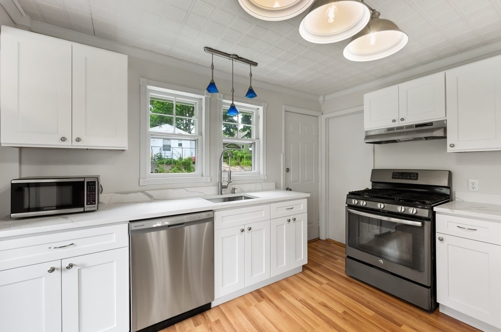 46 Roosevelt Rd, Weymouth MA 00021 exterior