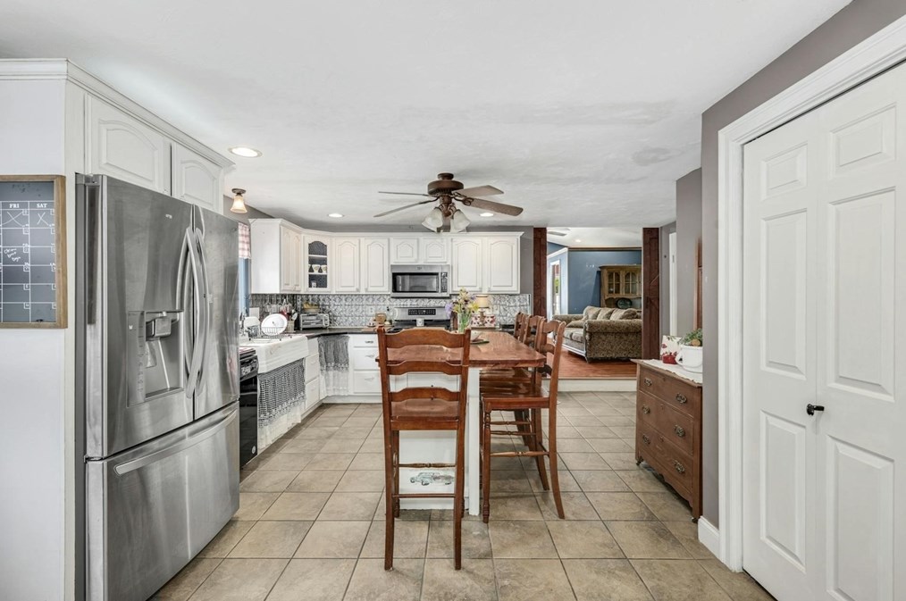 332 Old Coldbrook Rd, Barre MA 01005-9450 exterior