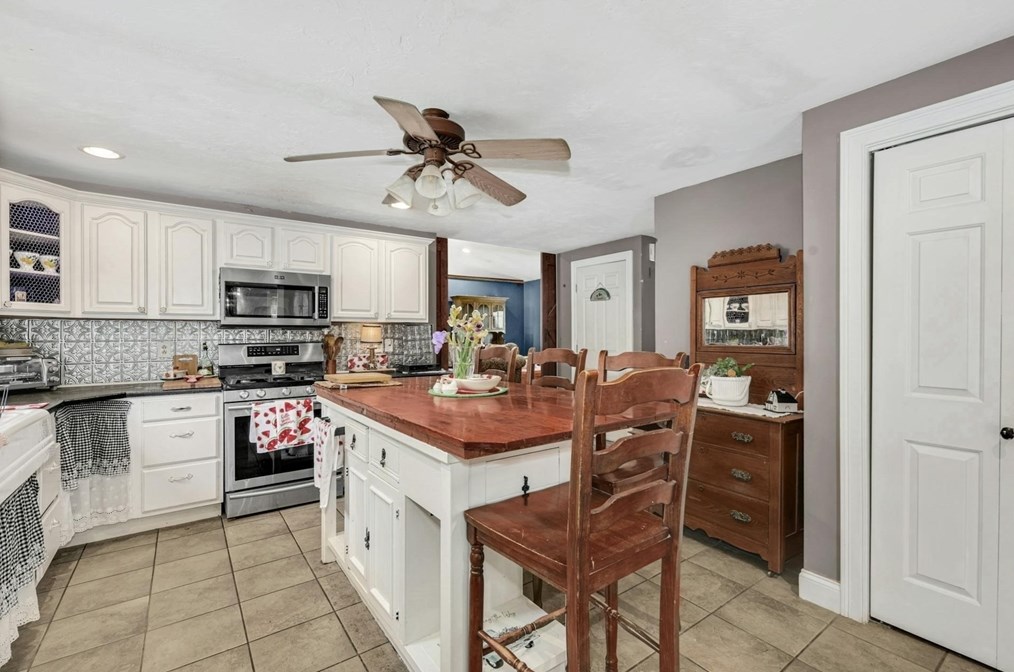 332 Old Coldbrook Rd, Barre MA 01005-9450 exterior