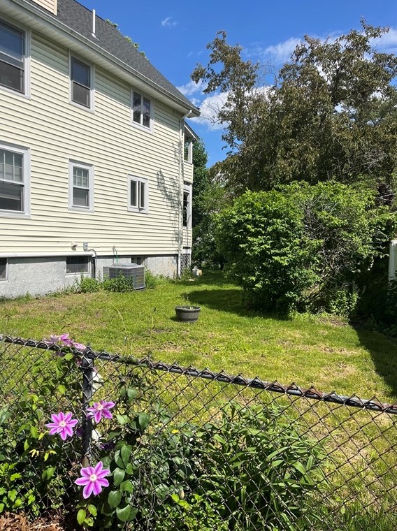 14 Murray Hill Rd, Cambridge MA  02140-1011 exterior