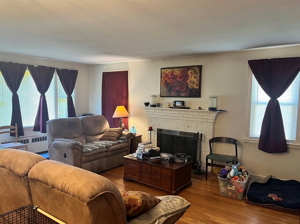 37 Ashmore Rd, Worcester MA 01602-1824 exterior