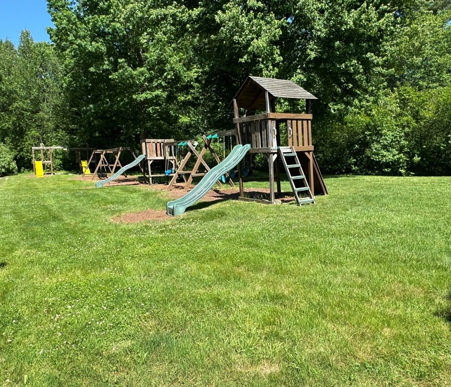 18 Cannongate Rd, Tyngsborough MA  01879-1431 exterior