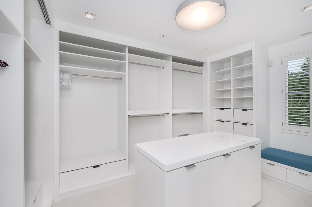 70 Possum Rd, Weston MA 02493-2318 exterior