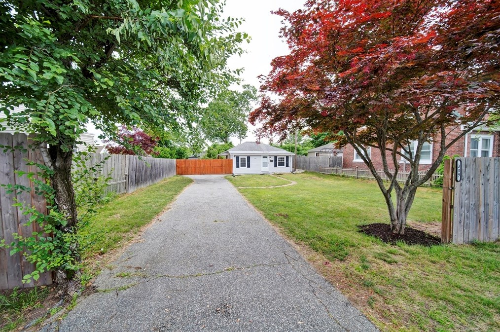 339 Abbott St, Springfield MA  01118-1601 exterior