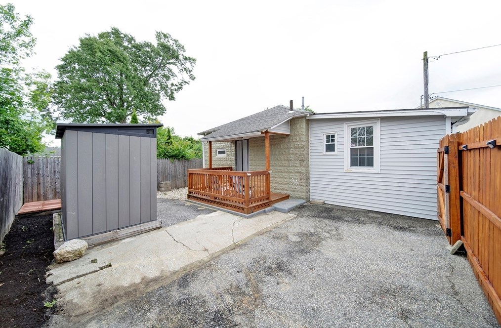 339 Abbott St, Springfield MA  01118-1601 exterior