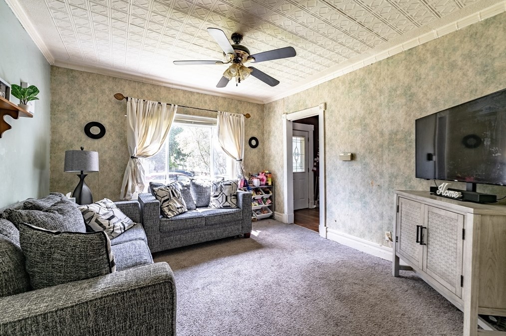 42 George St, West Springfield MA 01089-3414 exterior