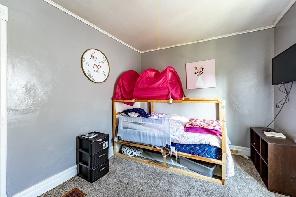 42 George St, West Springfield MA 01089-3414 exterior