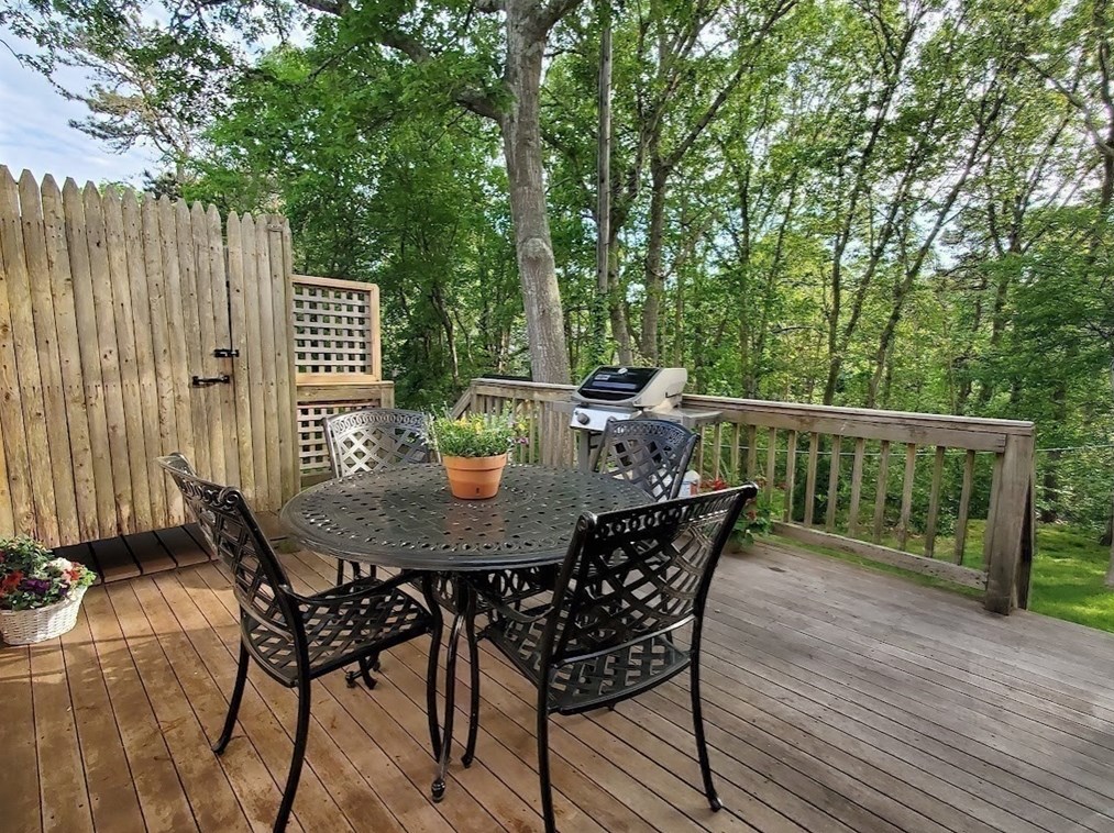 20 Surrey Ln, Harwich MA 02645-3116 exterior