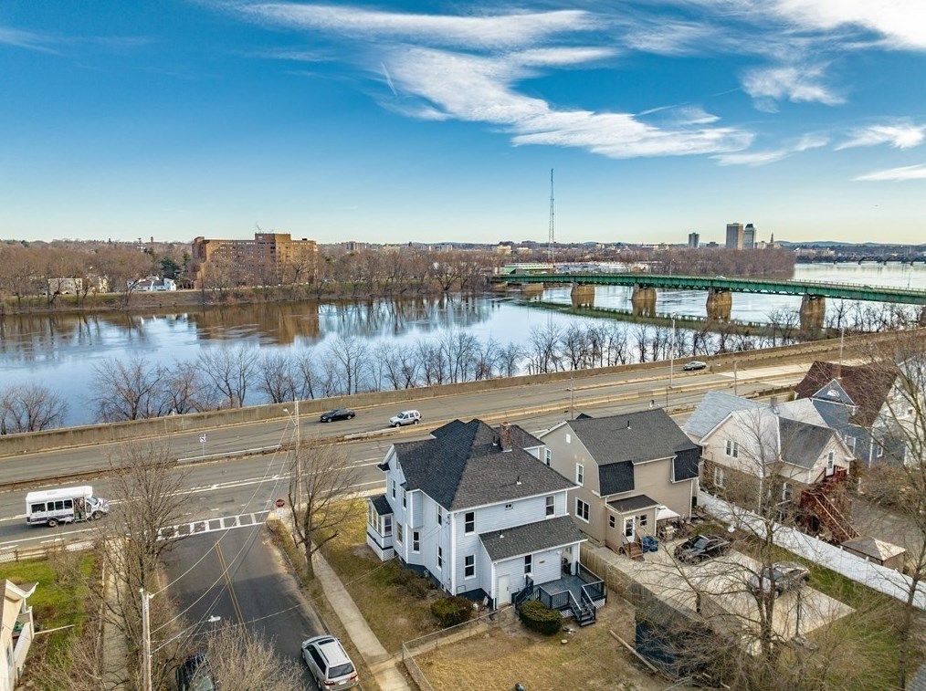 80 Riverdale St, West Springfield MA 01089-4619 exterior