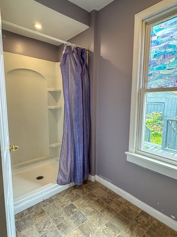 80 Riverdale St, West Springfield MA 01089-4619 exterior