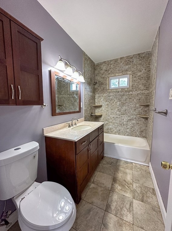 80 Riverdale St, West Springfield MA 01089-4619 exterior