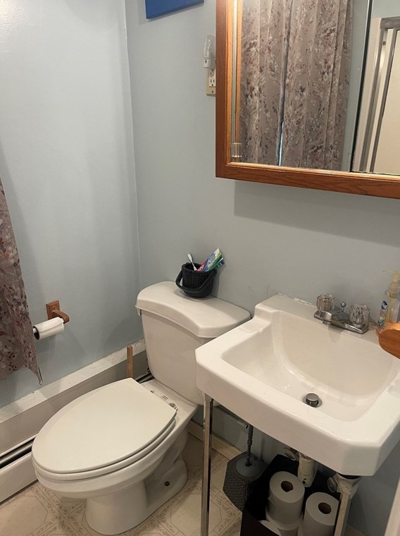 2020 Lakeview Ave, Dracut MA 01826-3272 exterior