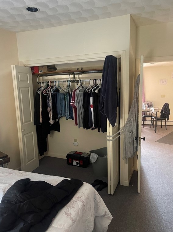 2020 Lakeview Ave, Dracut MA 01826-3272 exterior