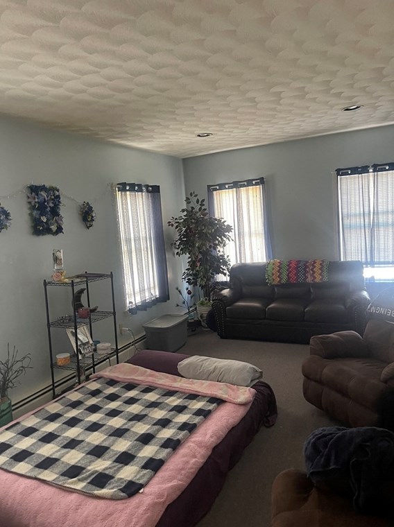 2020 Lakeview Ave, Dracut MA 01826-3272 exterior