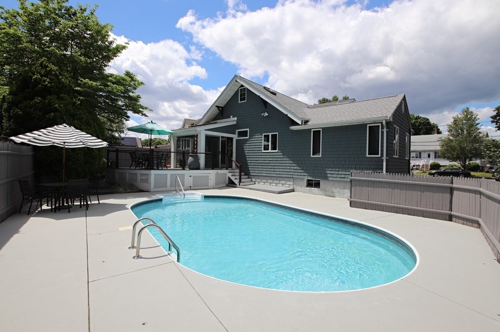 52 Pearson St, Saugus MA  01906 exterior