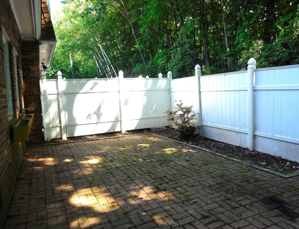 39 Summit St, South Hadley MA 01075-2581 exterior