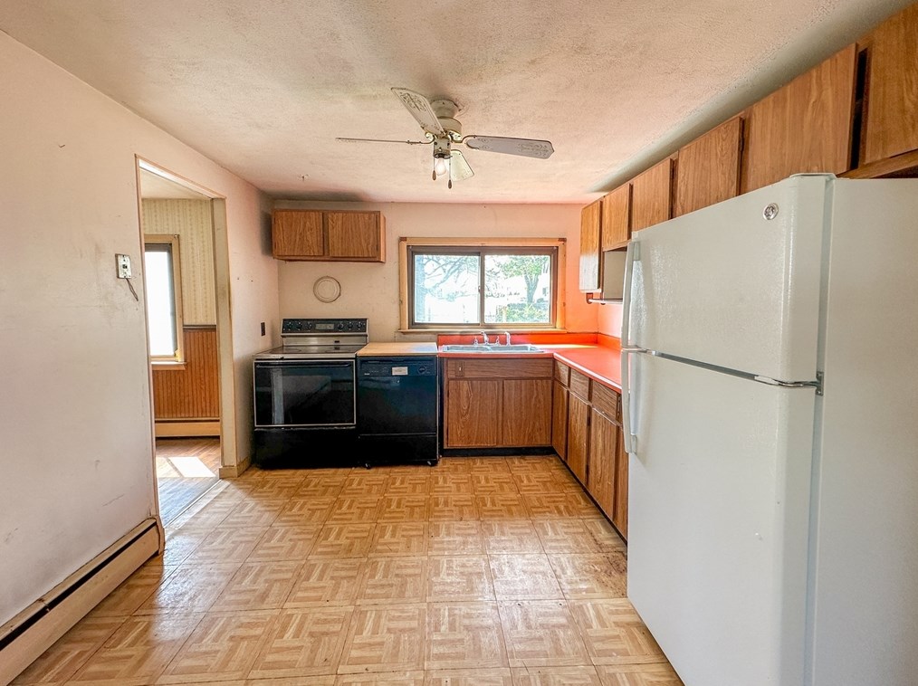 43 Falmouth Rd, Chicopee MA 01020-3806 exterior