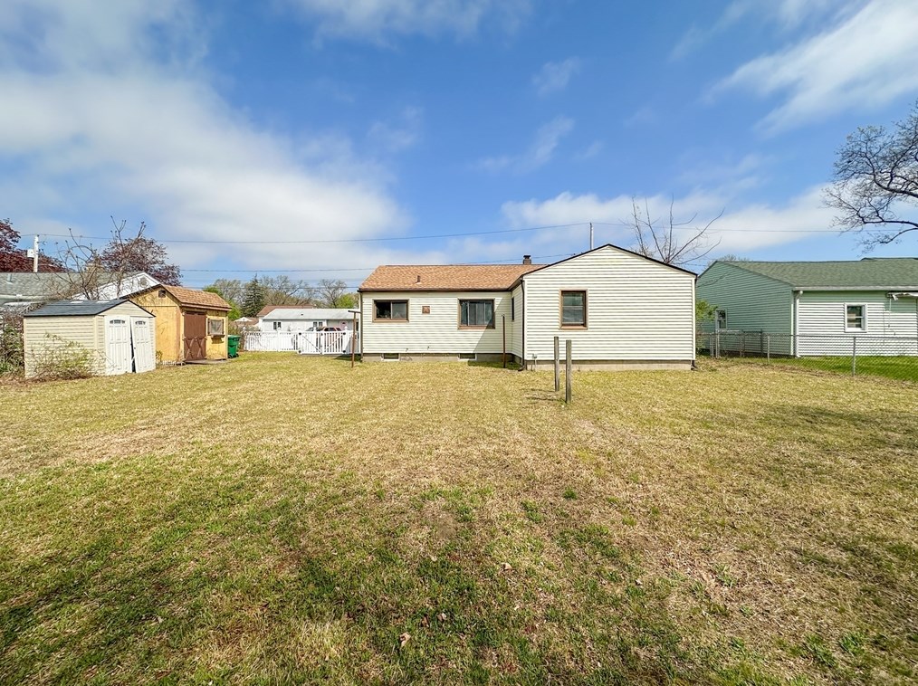 43 Falmouth Rd, Chicopee MA 01020-3806 exterior