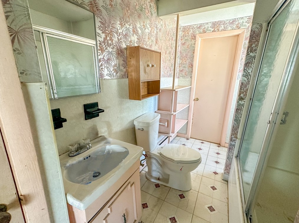 43 Falmouth Rd, Chicopee MA 01020-3806 exterior