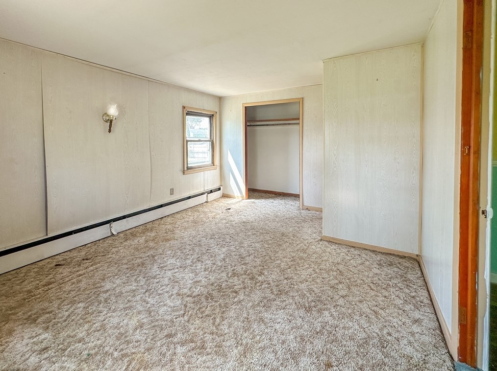 43 Falmouth Rd, Chicopee MA 01020-3806 exterior