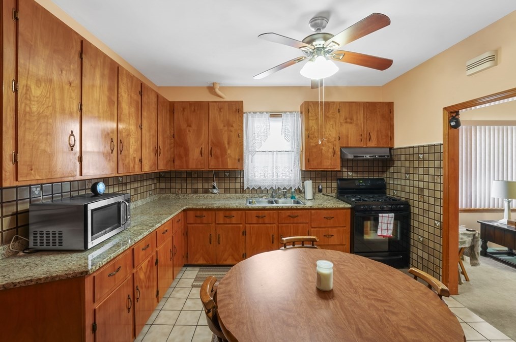 51 Calumet St, New Bedford MA 02744-1415 exterior