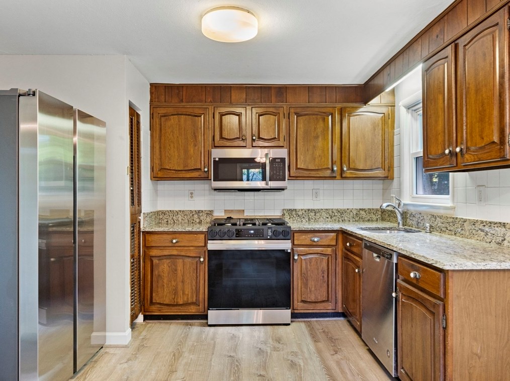 96 Lexington St, Burlington MA exterior