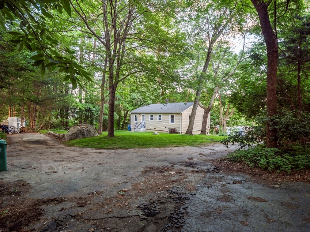 96 Lexington St, Burlington MA exterior