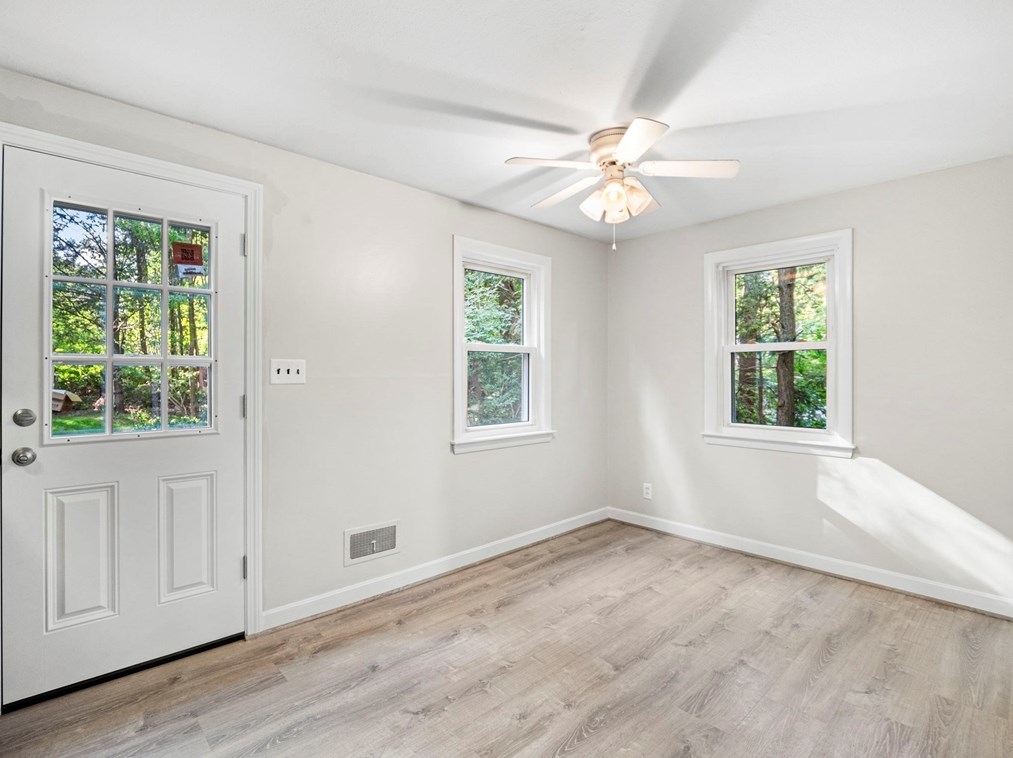 96 Lexington St, Burlington MA exterior