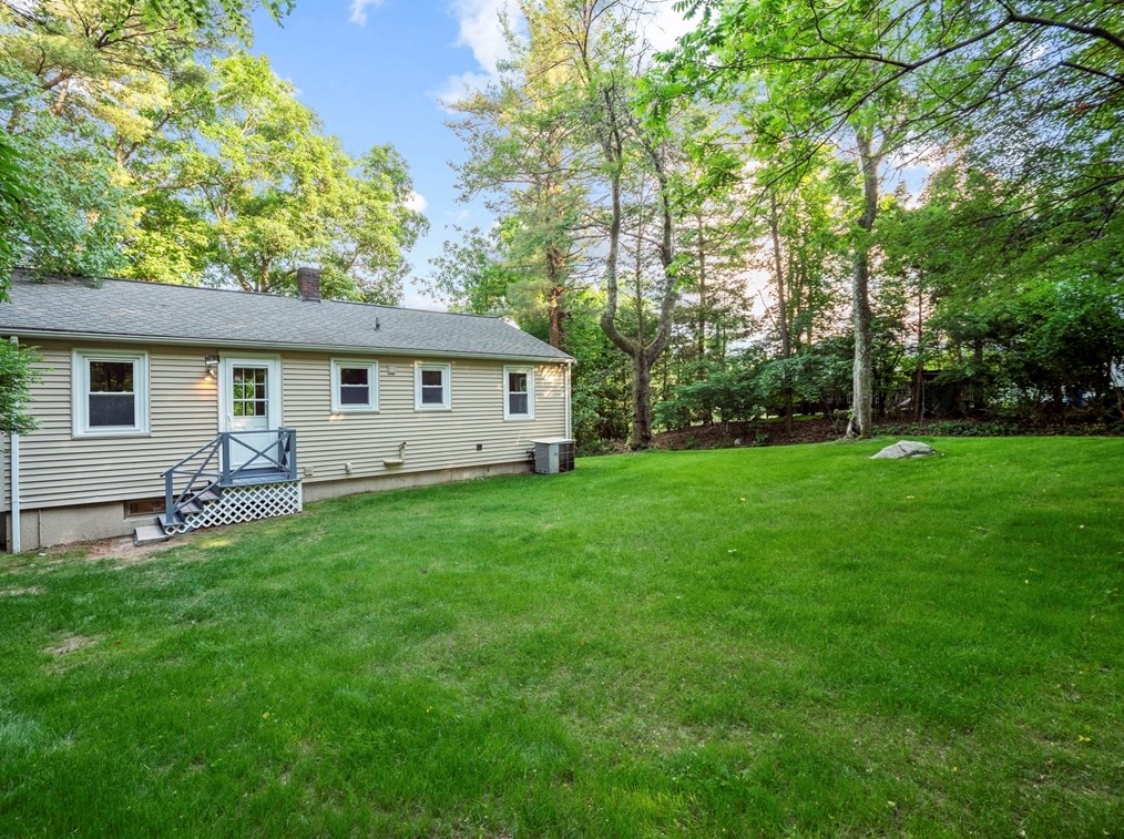 96 Lexington St, Burlington MA exterior