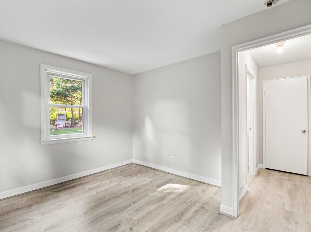 96 Lexington St, Burlington MA exterior