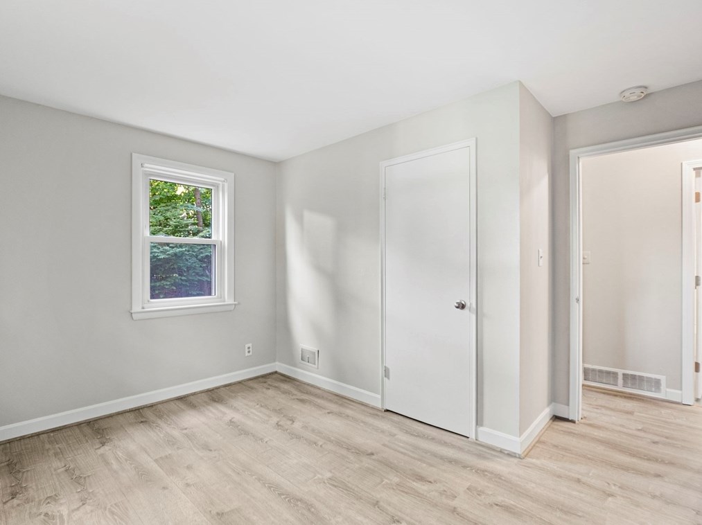 96 Lexington St, Burlington MA exterior