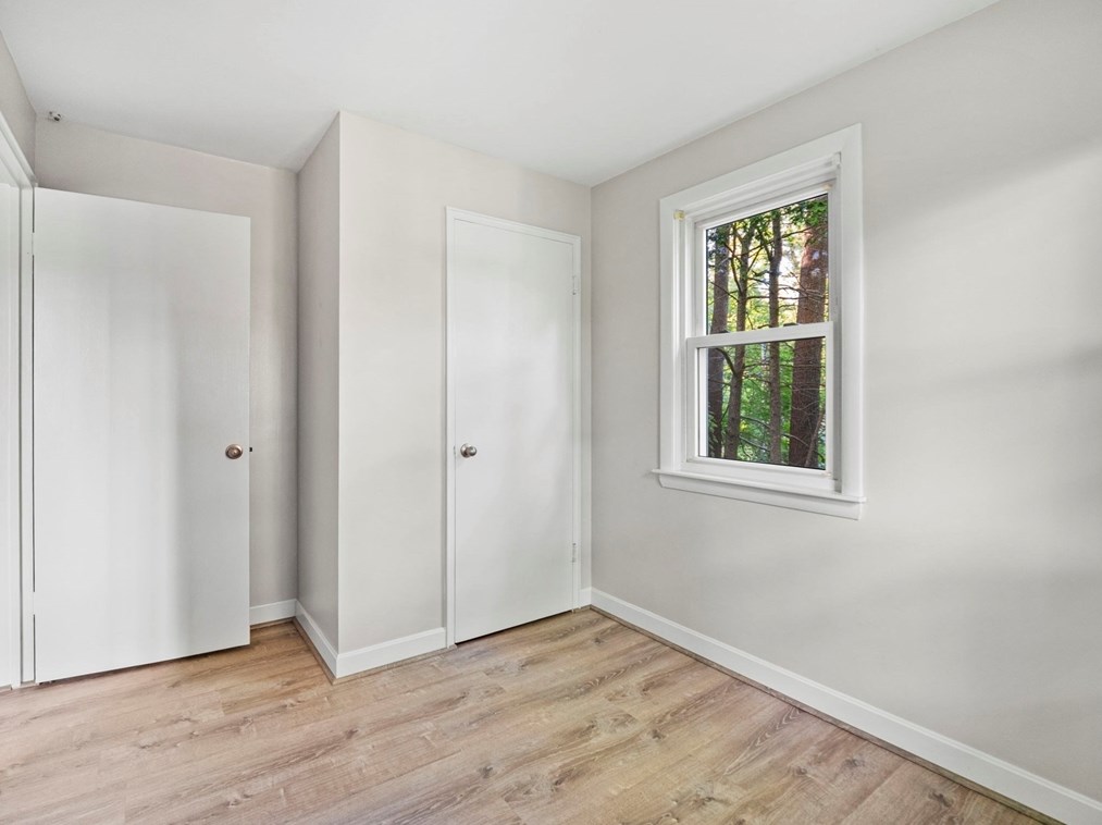 96 Lexington St, Burlington MA exterior