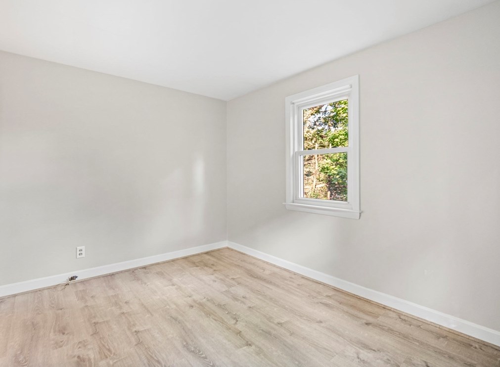 96 Lexington St, Burlington MA exterior