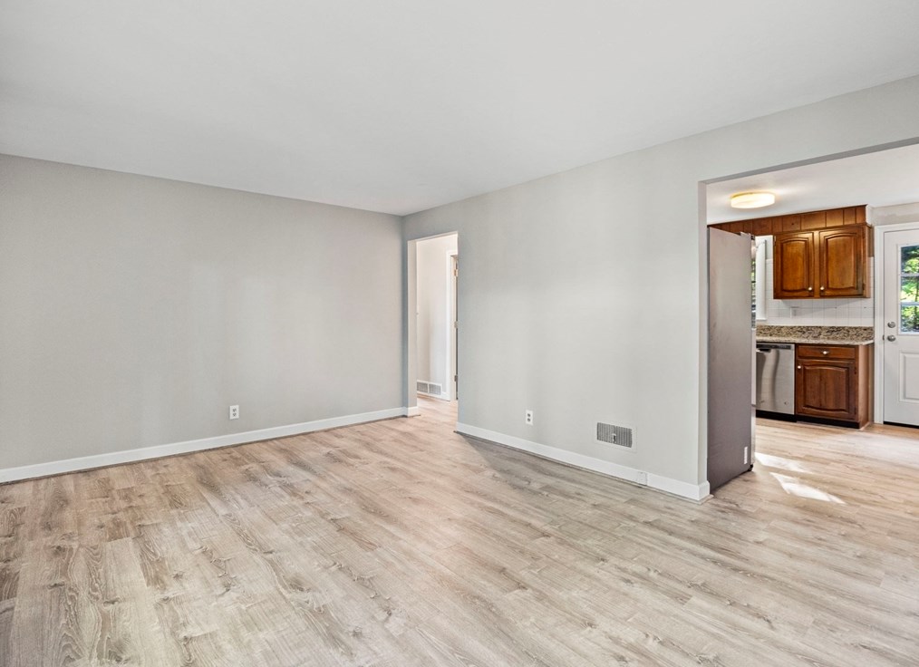 96 Lexington St, Burlington MA exterior