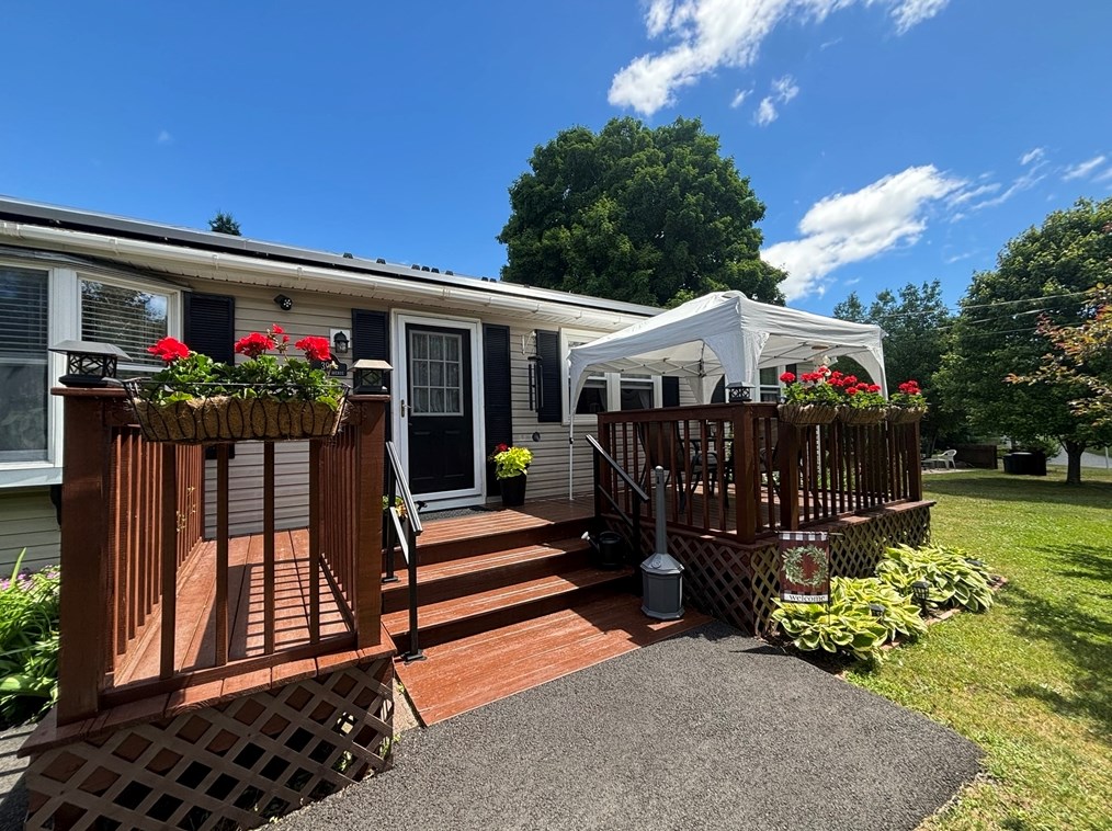 39 Washington Ave, Royalston MA 01331-9552 exterior