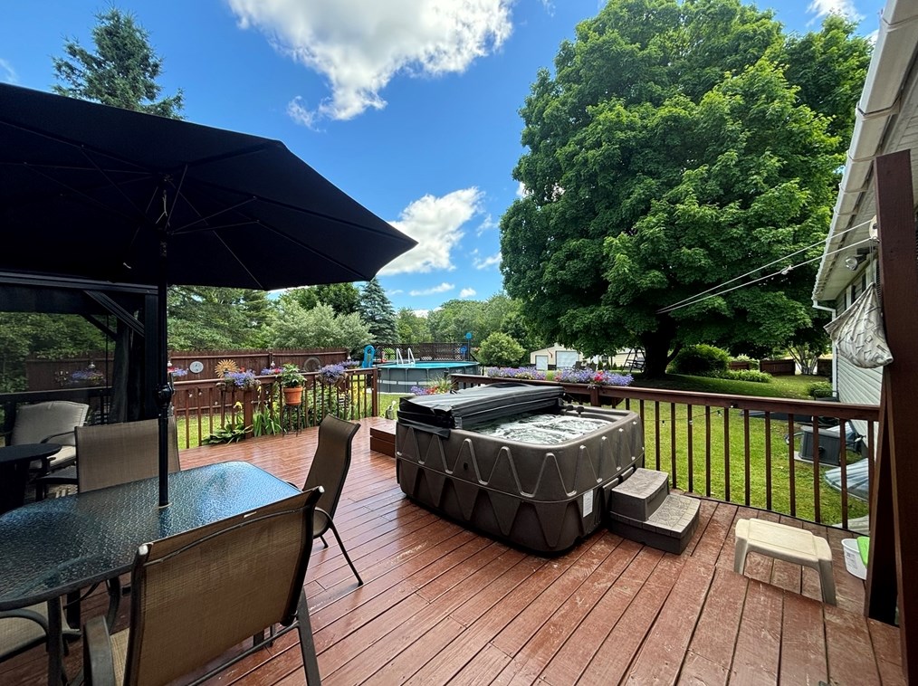 39 Washington Ave, Royalston MA 01331-9552 exterior