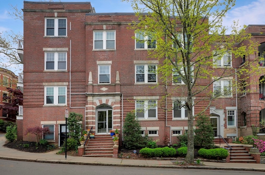 34 Garrison Rd, Brookline MA  02445-4449 exterior