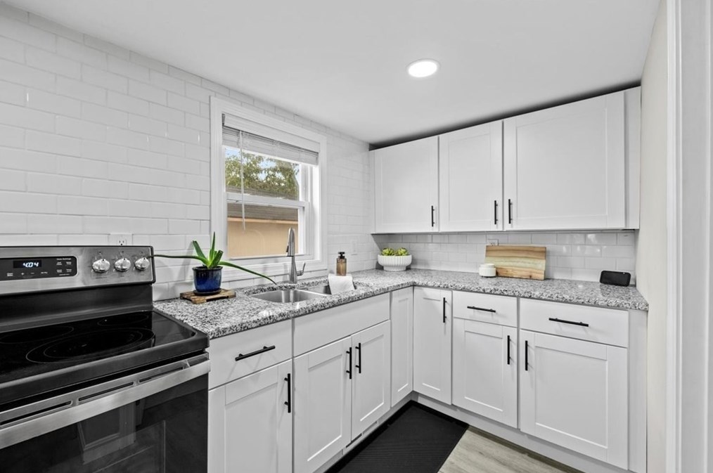 14 Pinehurst Dr, Wareham MA  02571-2065 exterior